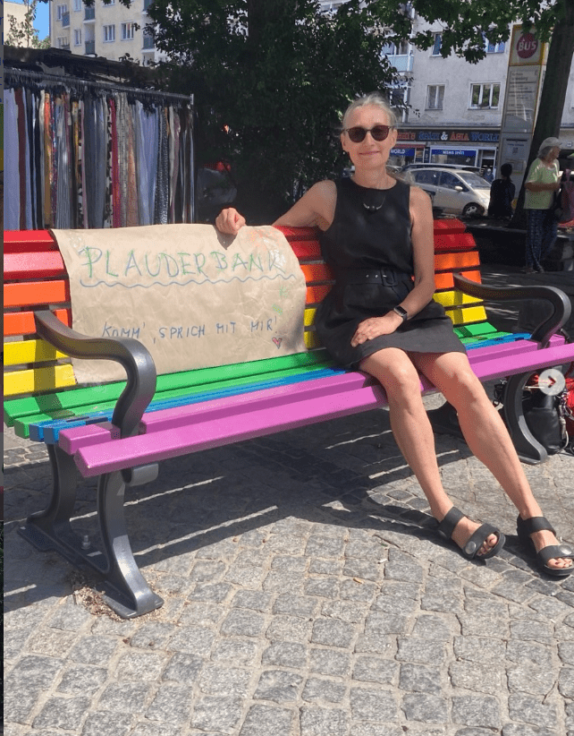 Auf der Plauderbank im Rahmen der Senior:innen-Woche